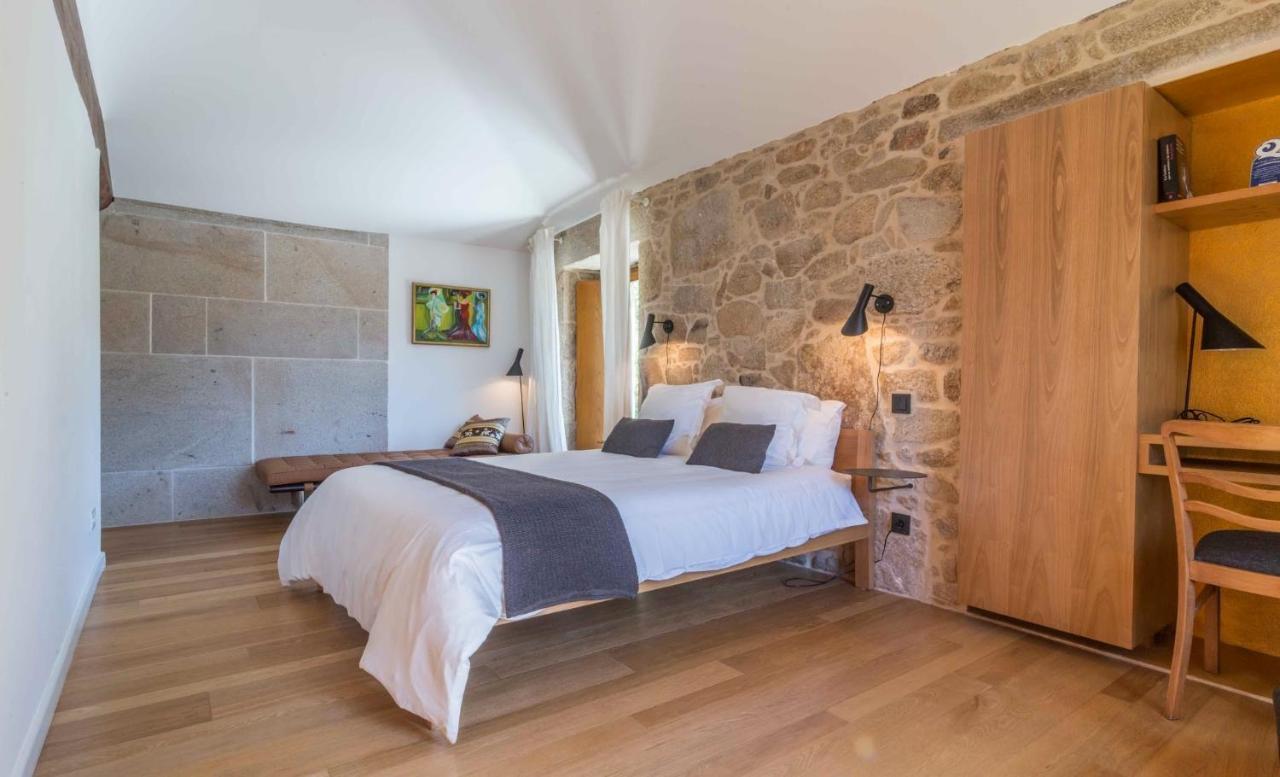 Os Lambrans Guest House Padron Exterior photo