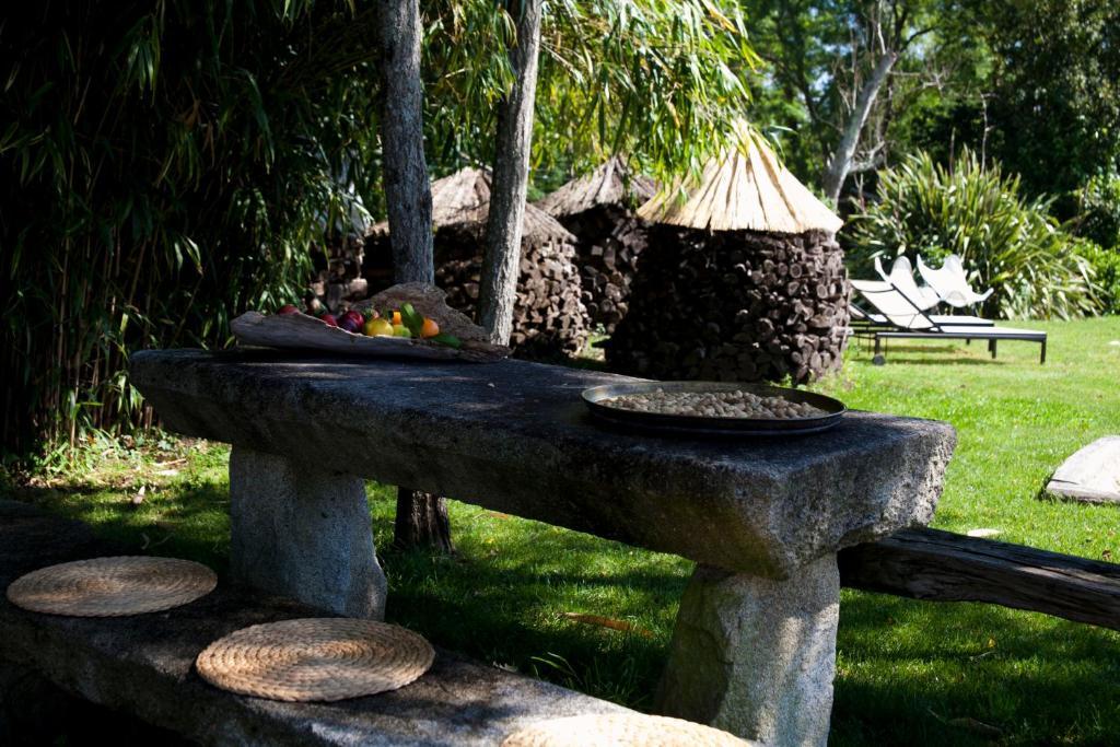 Os Lambrans Guest House Padron Exterior photo