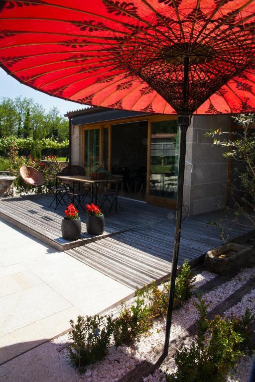 Os Lambrans Guest House Padron Exterior photo