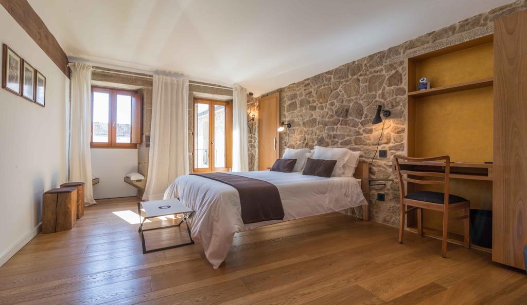 Os Lambrans Guest House Padron Exterior photo