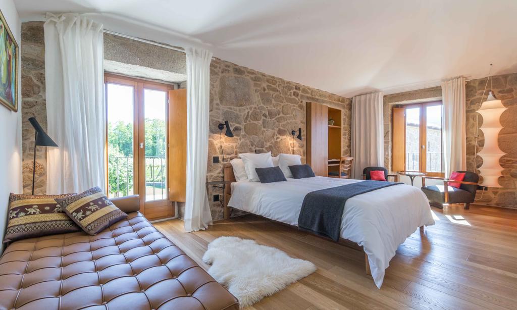 Os Lambrans Guest House Padron Exterior photo