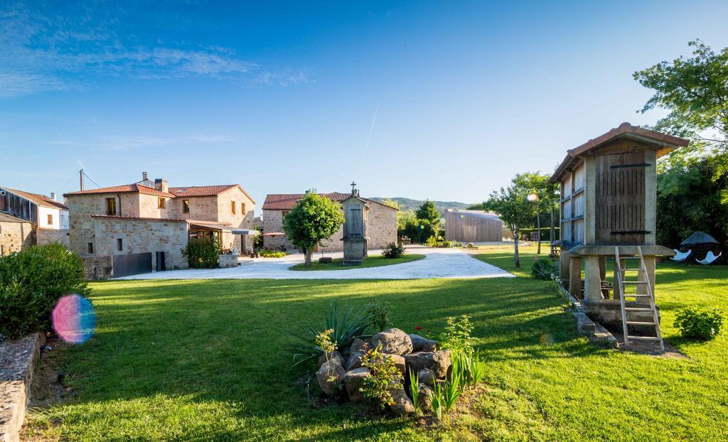 Os Lambrans Guest House Padron Exterior photo