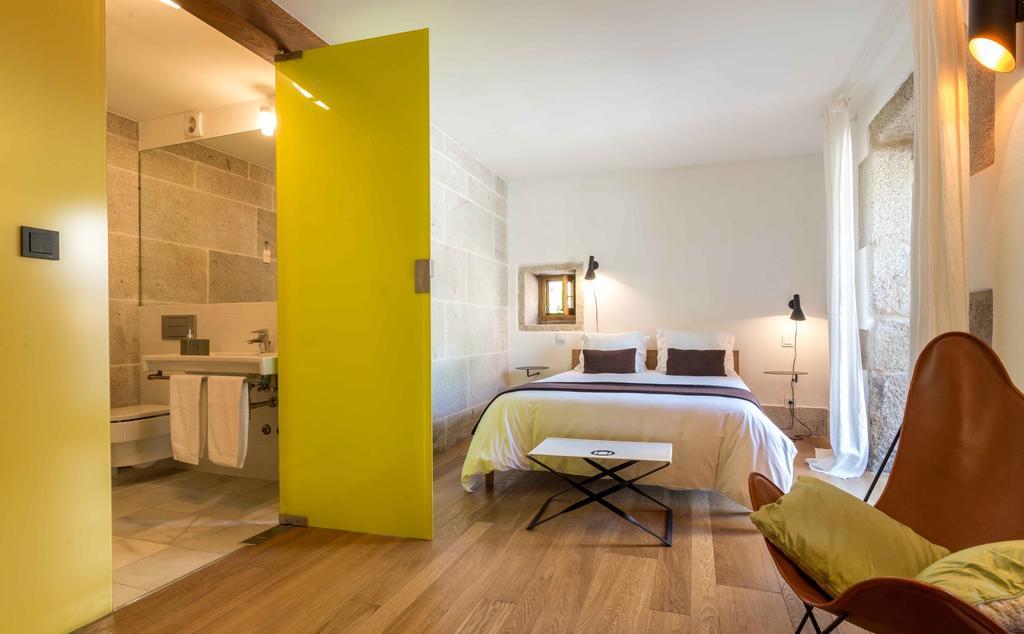 Os Lambrans Guest House Padron Exterior photo