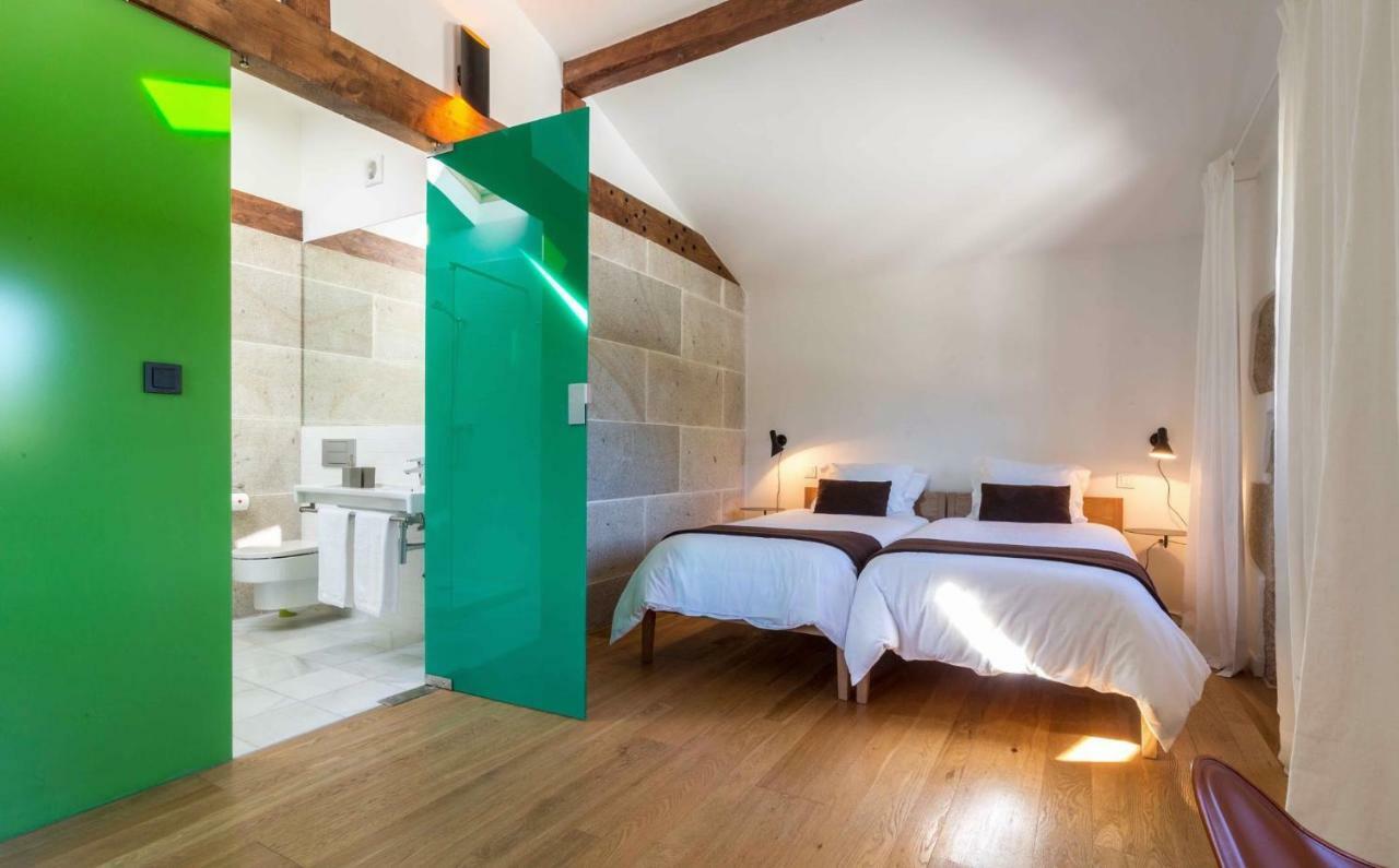 Os Lambrans Guest House Padron Exterior photo