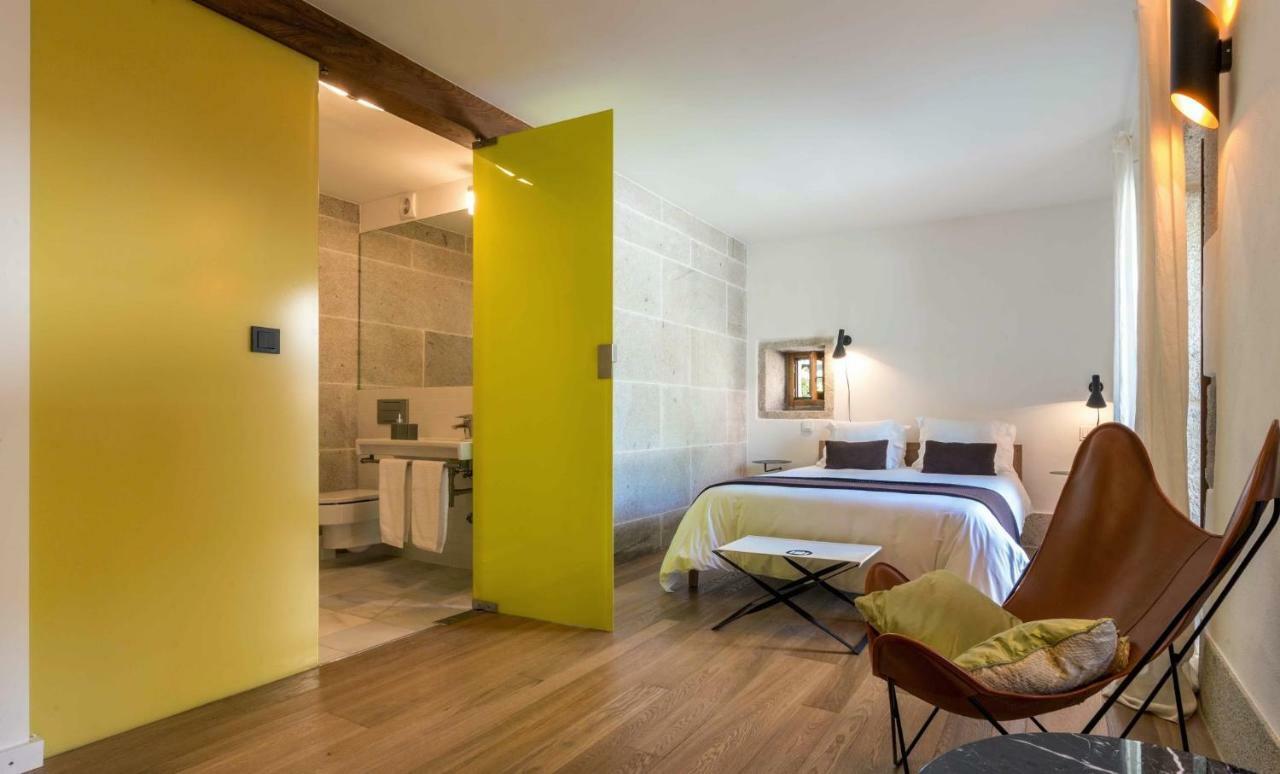 Os Lambrans Guest House Padron Exterior photo